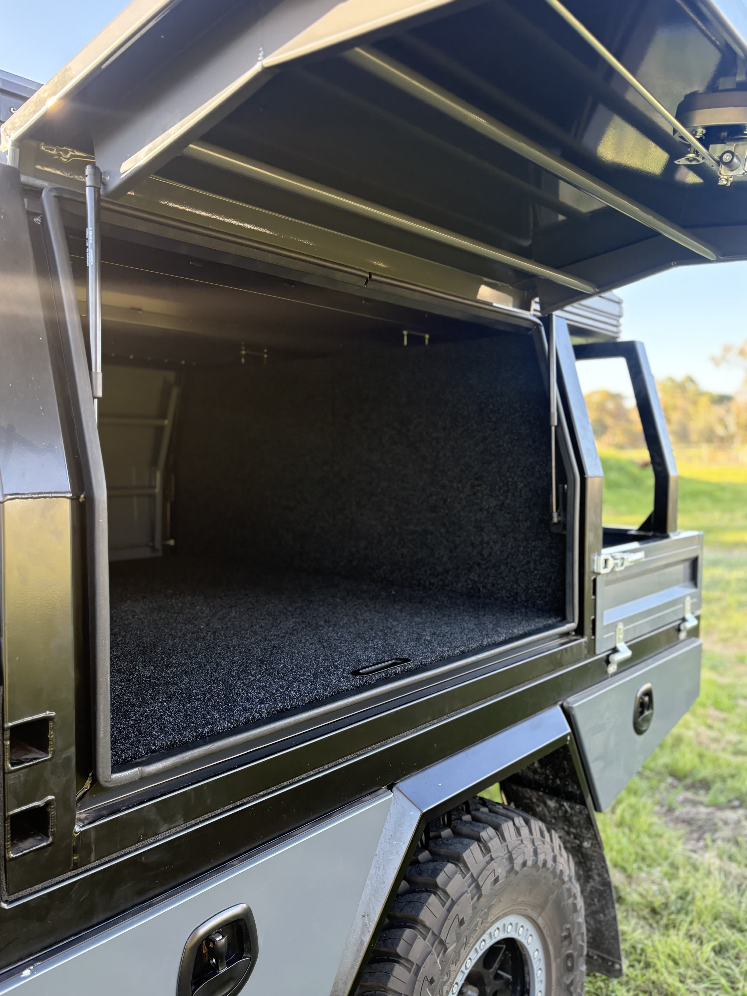 79 Series canopy drawers and storage